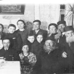 משפחה יהודייה שנראים בה חילופי הדורות